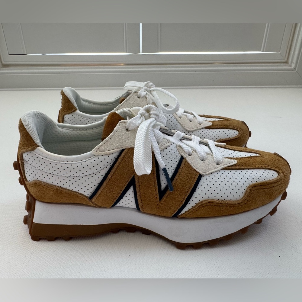 Excellent New Balance 327 Women’s Sneakers – White/Tan/Brown Retro Style